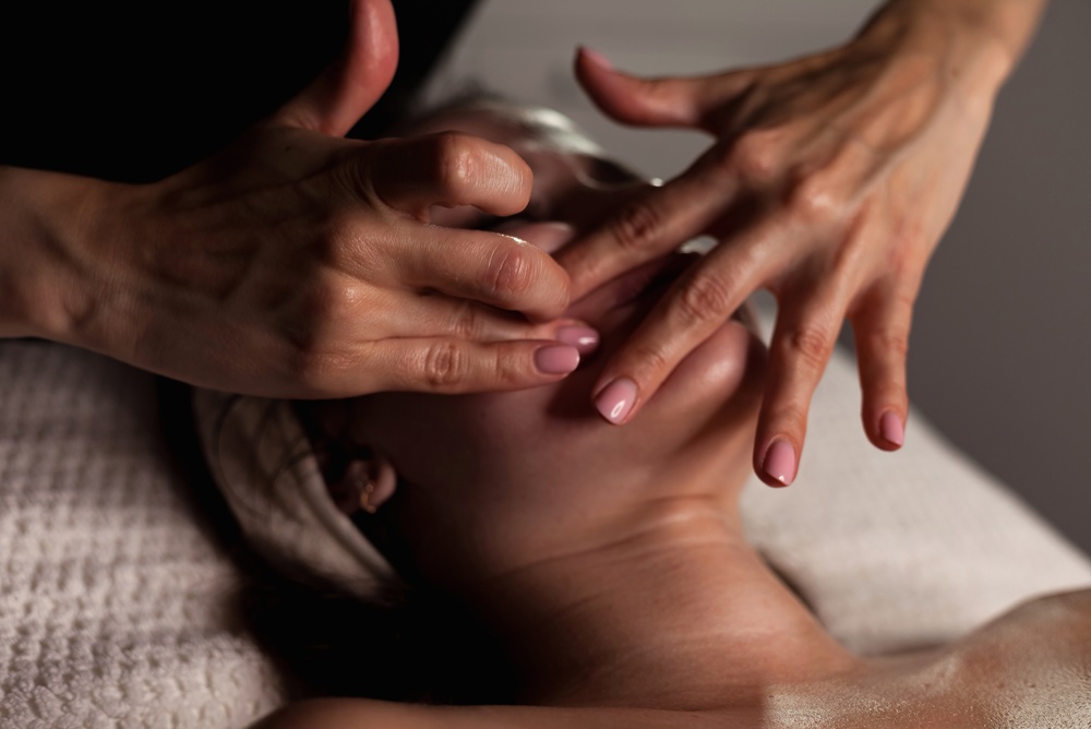 Facial vs. HydraFacial Which Treatment Is Right for Your Skin - facials in new orleans - hydrafacial in new orleans - thrive nola spa